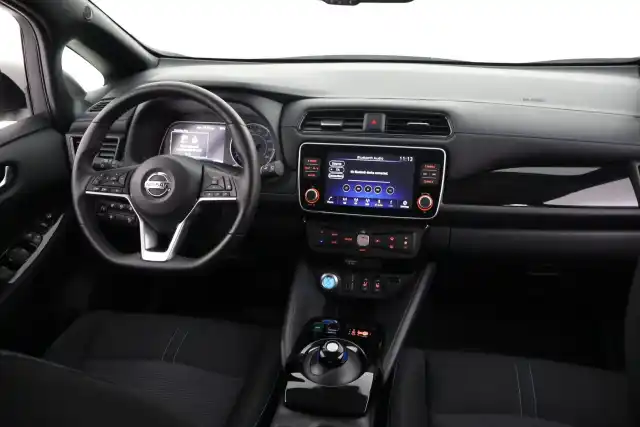 Valkoinen Viistoperä, Nissan Leaf – VAR-57799