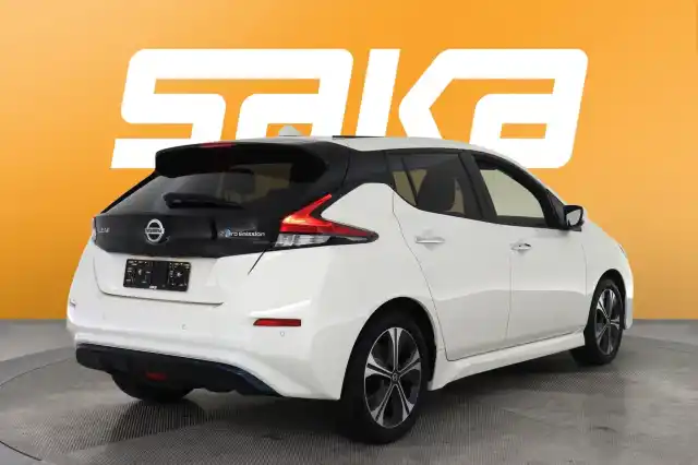 Valkoinen Viistoperä, Nissan Leaf – VAR-57799