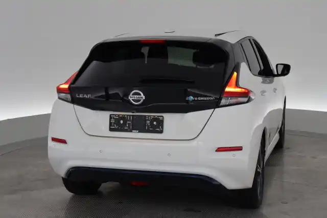 Valkoinen Viistoperä, Nissan Leaf – VAR-57799