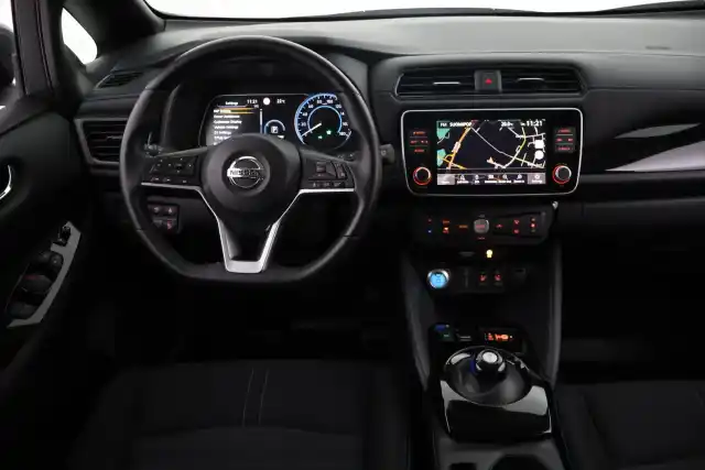 Harmaa Viistoperä, Nissan Leaf – VAR-57913