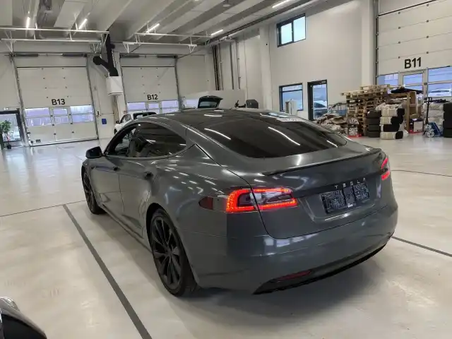 Harmaa Viistoperä, Tesla Model S – VAR-57930