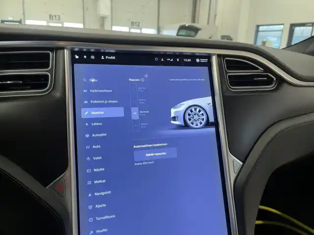 Harmaa Viistoperä, Tesla Model S – VAR-57930