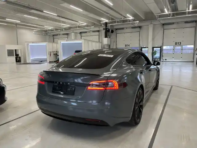 Harmaa Viistoperä, Tesla Model S – VAR-57930