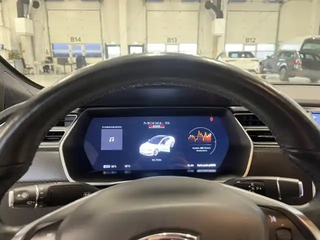 Harmaa Viistoperä, Tesla Model S – VAR-57930