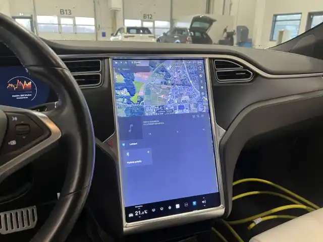 Harmaa Viistoperä, Tesla Model S – VAR-57930