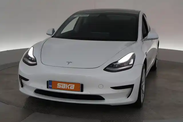 Valkoinen Sedan, Tesla Model 3 – VAR-58065