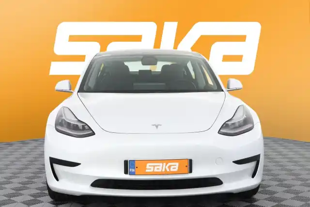 Valkoinen Sedan, Tesla Model 3 – VAR-58094