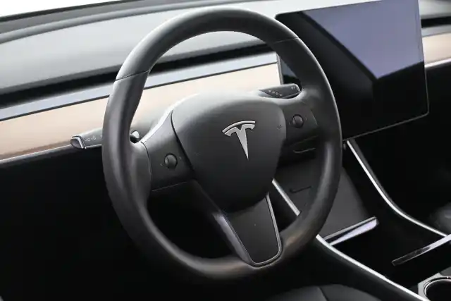 Valkoinen Sedan, Tesla Model 3 – VAR-58094