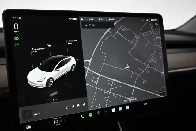 Valkoinen Sedan, Tesla Model 3 – VAR-58094