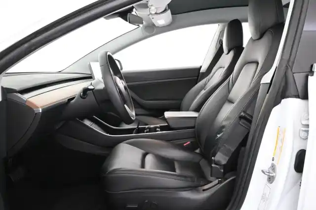 Valkoinen Sedan, Tesla Model 3 – VAR-58094