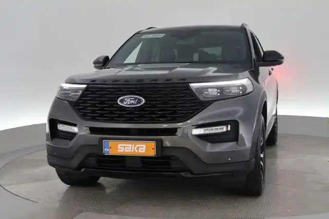 Harmaa Maastoauto, Ford Explorer – VAR-58170