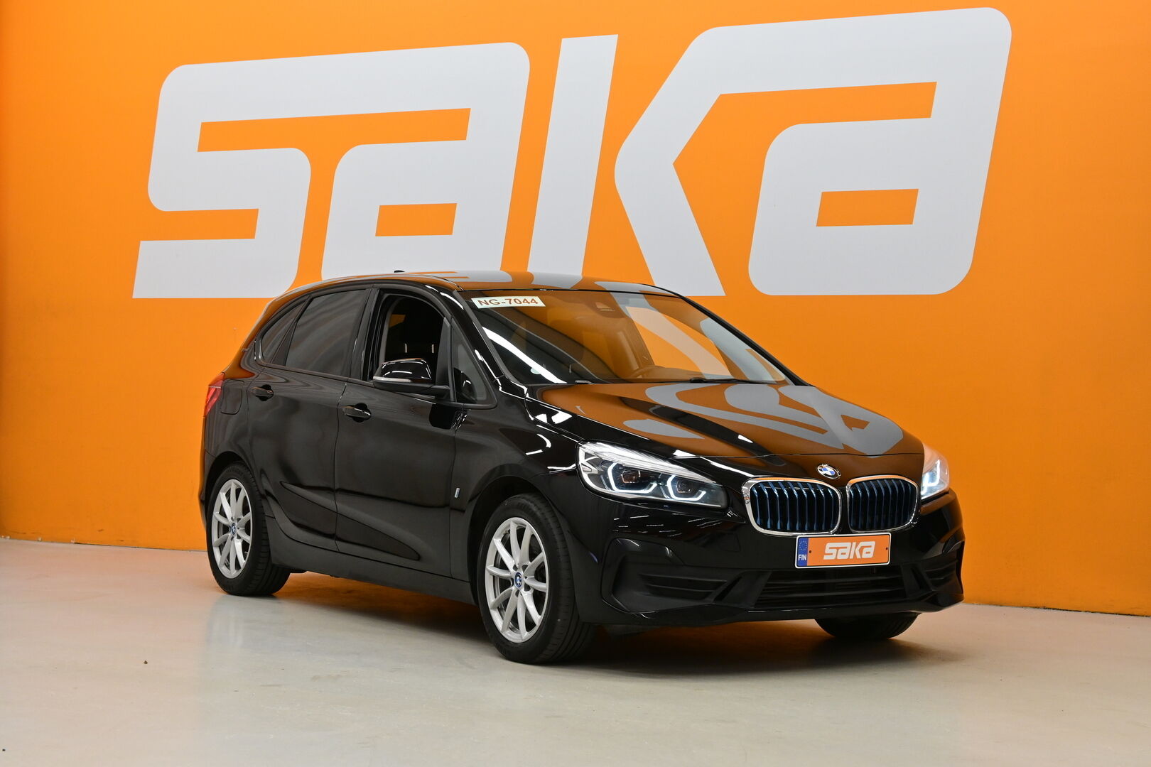 Musta Tila-auto, BMW 225 – VAR-58588