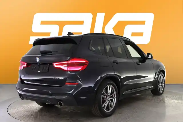 Musta Maastoauto, BMW X3 – VAR-59187