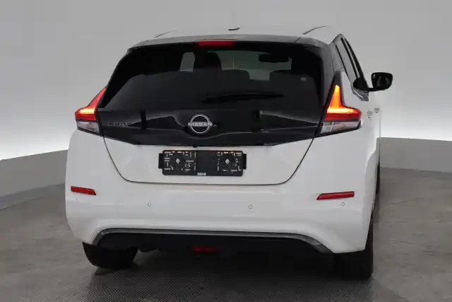 Valkoinen Viistoperä, Nissan Leaf – VAR-59204