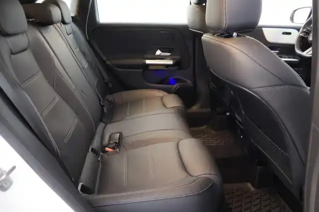 Valkoinen Tila-auto, Mercedes-Benz B – VAR-592095