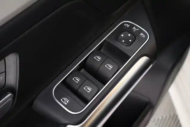 Valkoinen Tila-auto, Mercedes-Benz B – VAR-592095