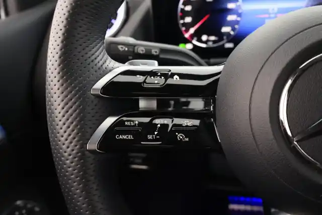 Valkoinen Tila-auto, Mercedes-Benz B – VAR-592095