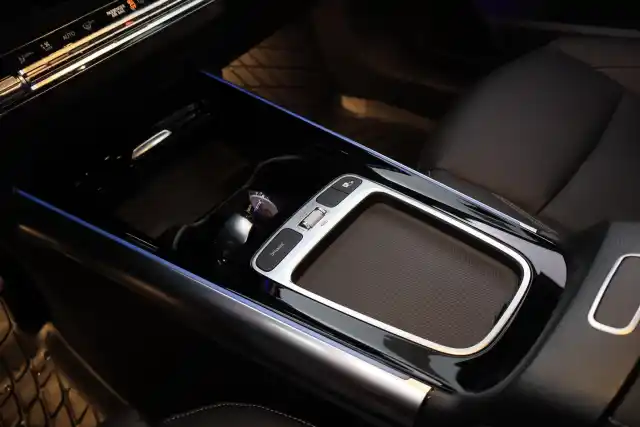 Valkoinen Tila-auto, Mercedes-Benz B – VAR-592095