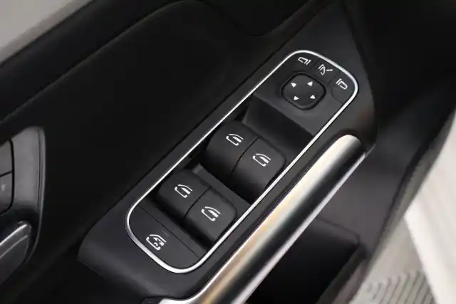 Valkoinen Tila-auto, Mercedes-Benz B – VAR-592095