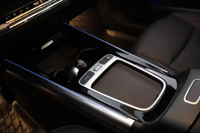 Valkoinen Tila-auto, Mercedes-Benz B – VAR-592095