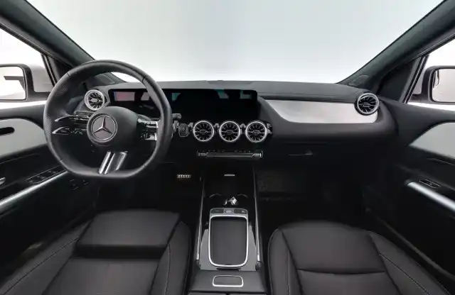 Valkoinen Tila-auto, Mercedes-Benz B – VAR-592095