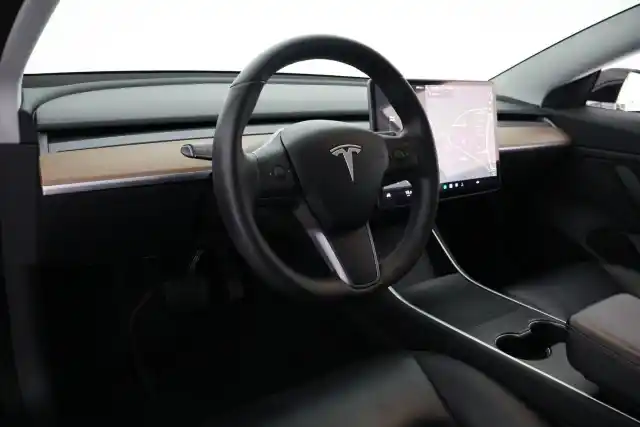 Musta Viistoperä, Tesla Model 3 – VAR-59272