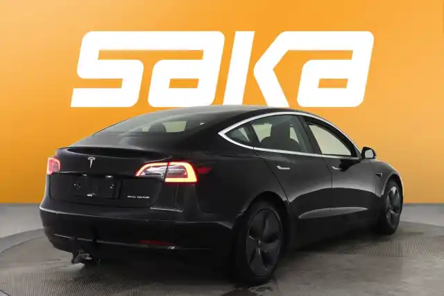 Musta Sedan, Tesla Model 3 – VAR-59386