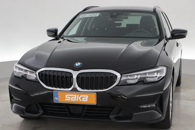 Musta Farmari, BMW 330 – VAR-59411