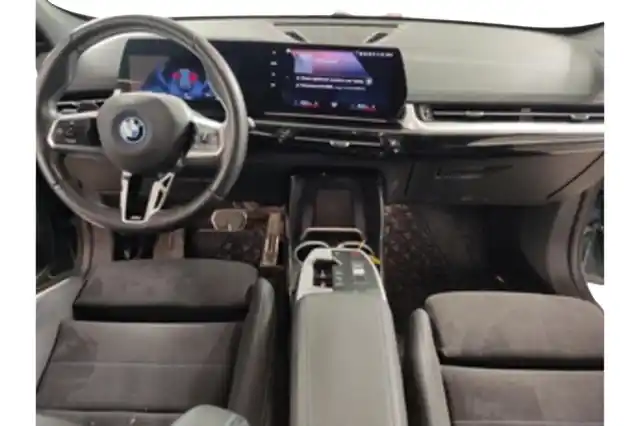 Vihreä Maastoauto, BMW iX1 – VAR-59505