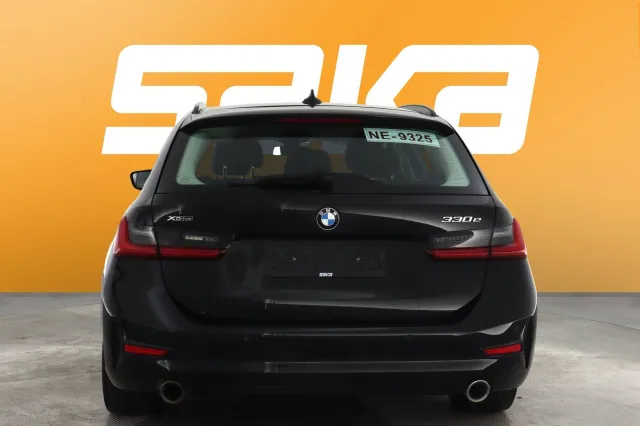 Musta Farmari, BMW 330 – VAR-59517