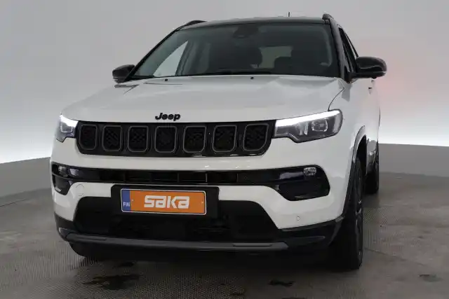 Valkoinen Maastoauto, Jeep Compass – VAR-59546