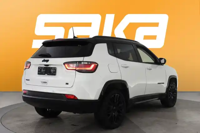 Valkoinen Maastoauto, Jeep Compass – VAR-59546