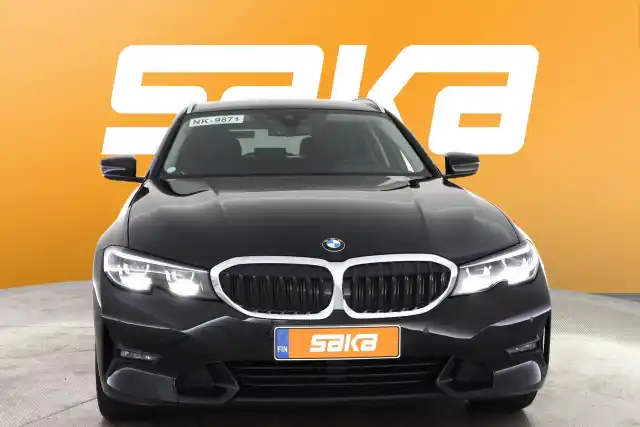 Musta Farmari, BMW 330 – VAR-59571