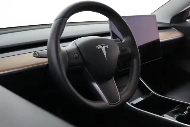 Musta Sedan, Tesla Model 3 – VAR-59685
