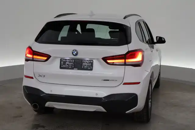 Valkoinen Maastoauto, BMW X1 – VAR-59838