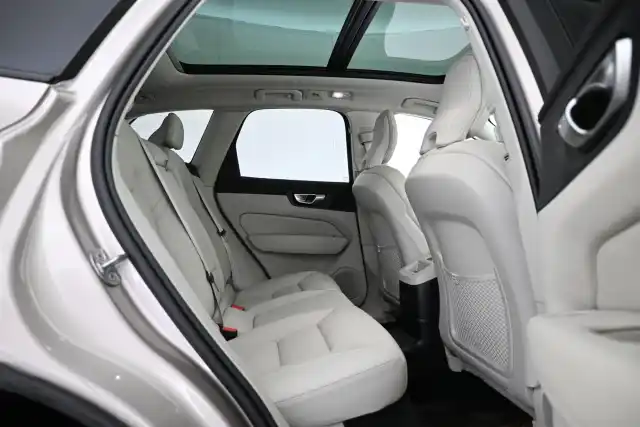 Harmaa Maastoauto, Volvo XC60 – VAR-59943