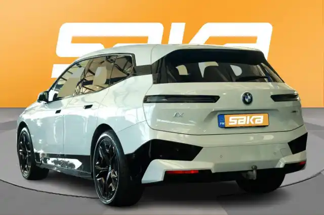 Valkoinen Maastoauto, BMW iX – VAR-60092