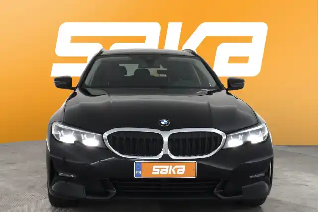 Musta Farmari, BMW 330 – VAR-60097