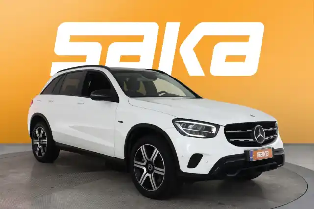 Valkoinen Maastoauto, Mercedes-Benz GLC – VAR-60291