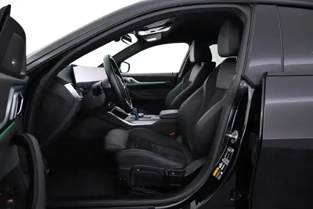 Musta Sedan, BMW i4 – VAR-60317
