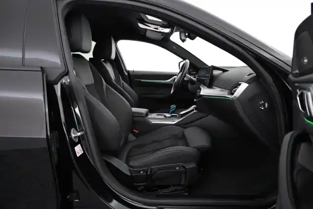 Musta Sedan, BMW i4 – VAR-60317