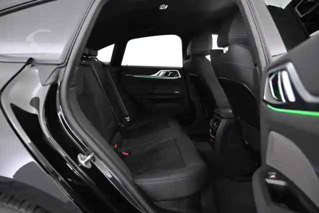 Musta Sedan, BMW i4 – VAR-60317