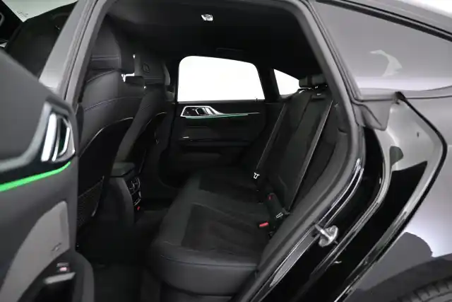 Musta Sedan, BMW i4 – VAR-60317