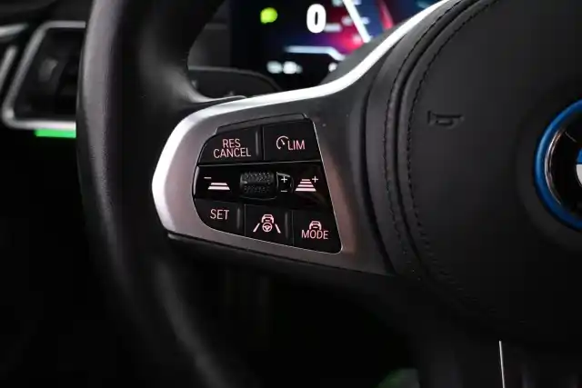 Musta Sedan, BMW i4 – VAR-60317