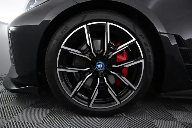 Musta Sedan, BMW i4 – VAR-60317