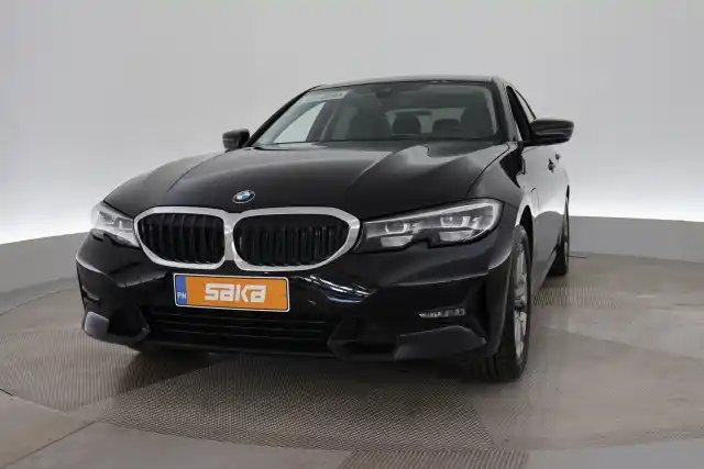Musta Sedan, BMW 330 – VAR-60570