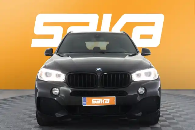 Musta Maastoauto, BMW X5 – VAR-60598