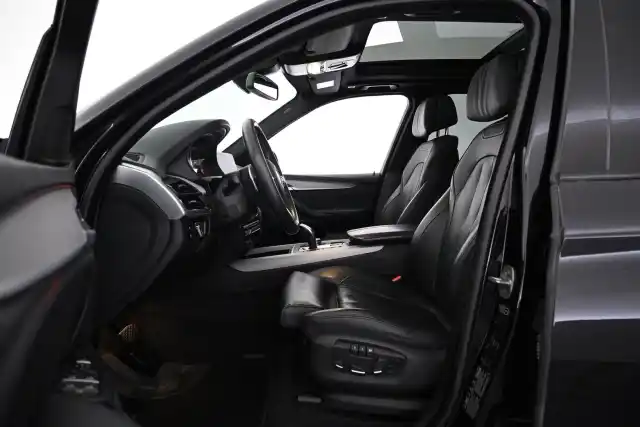 Musta Maastoauto, BMW X5 – VAR-60598