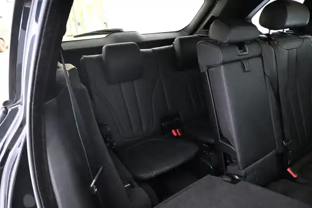 Musta Maastoauto, BMW X5 – VAR-60598