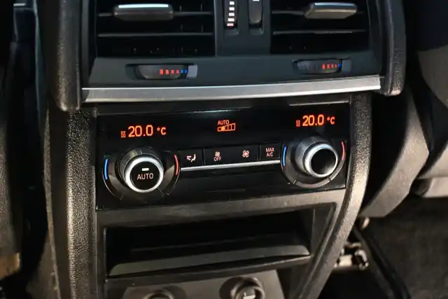 Musta Maastoauto, BMW X5 – VAR-60598